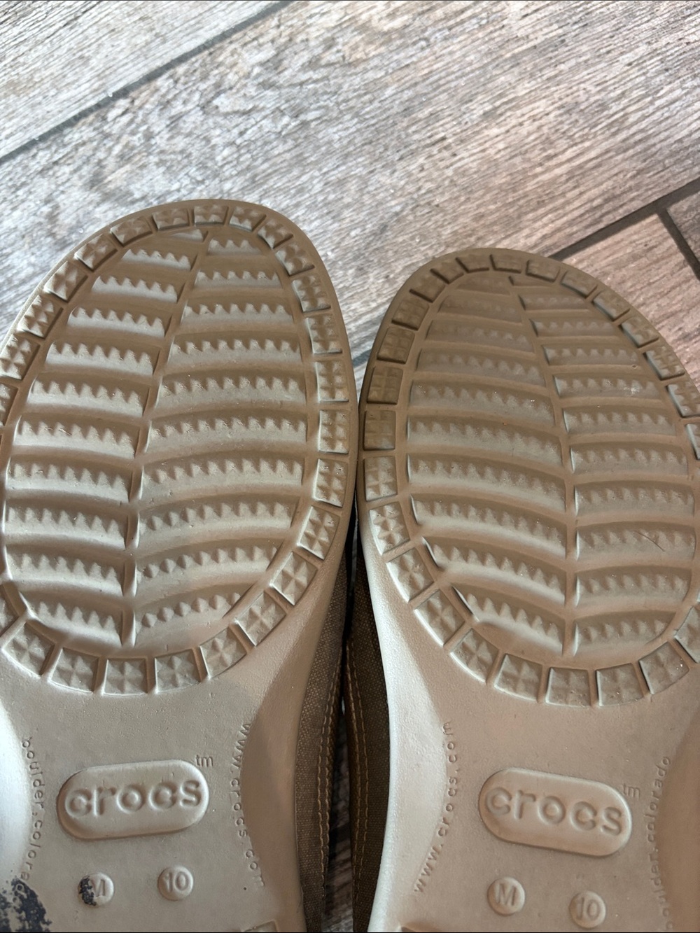 Crocs Mens Santa Cruz Canvas Loafers Tan Size 10 Slip-On Shoes Casual Beach - Picture 8 of 8